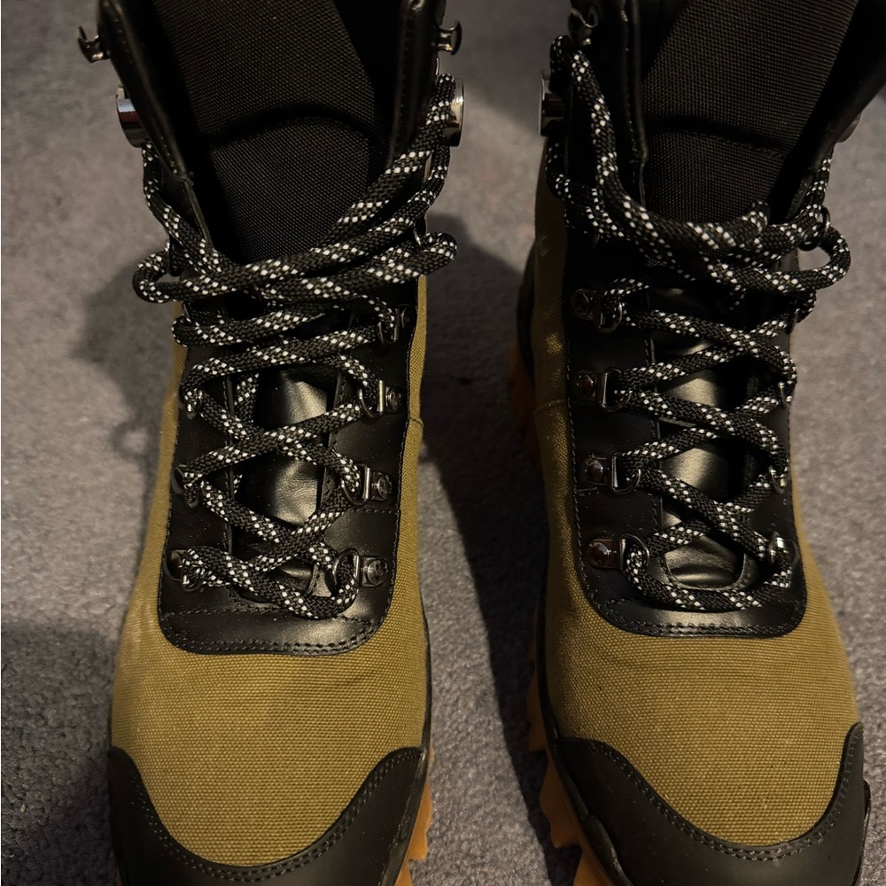 MONCLER hiking boots - Picture 2 of 6